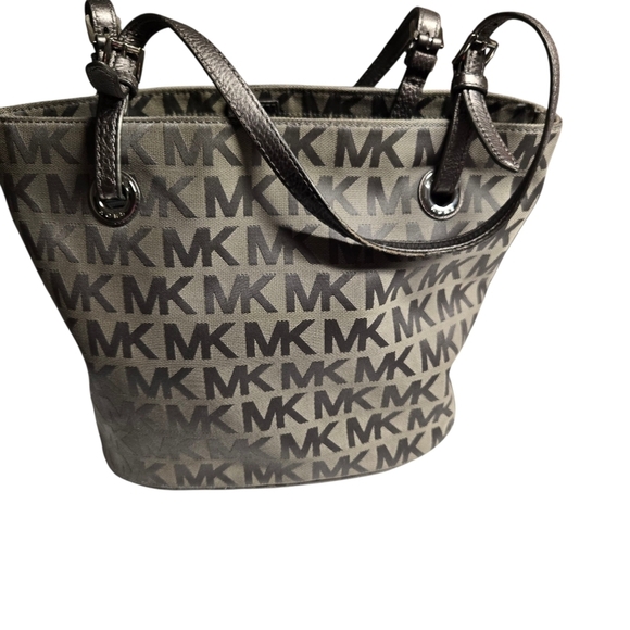 Michael Kors Jet Set Travel Signature Monogram Tote Silver Design - Picture 4 of 5